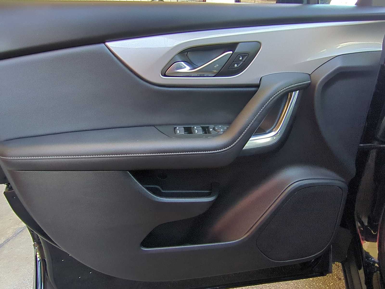 Used 2025 Chevrolet Blazer LT FWD image 10