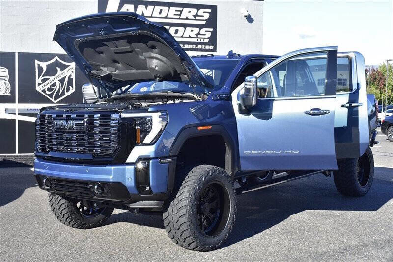 Used 2025 GMC Sierra 3500 Denali Ultimate image 32