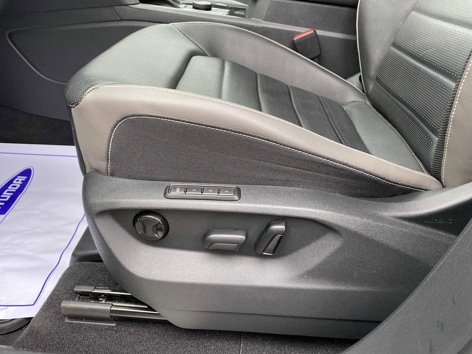 Used 2022 Volkswagen Atlas SEL Premium image 27