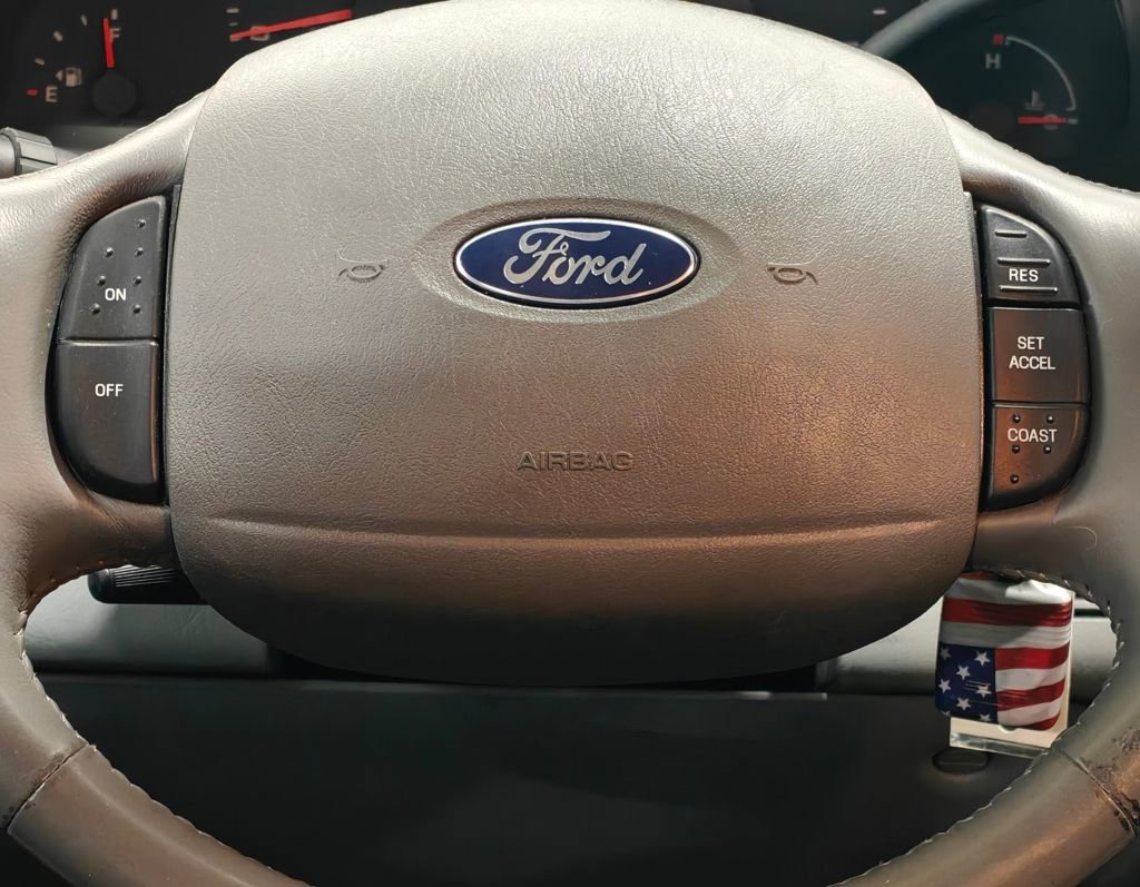 Used 2004 Ford Excursion XLT image 5