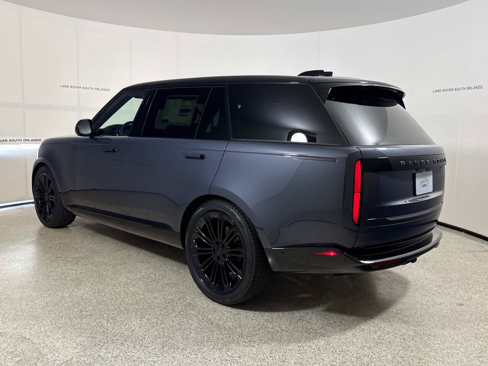 New 2026 Land Rover Range Rover Long Wheelbase SE AWD/4WD image 3