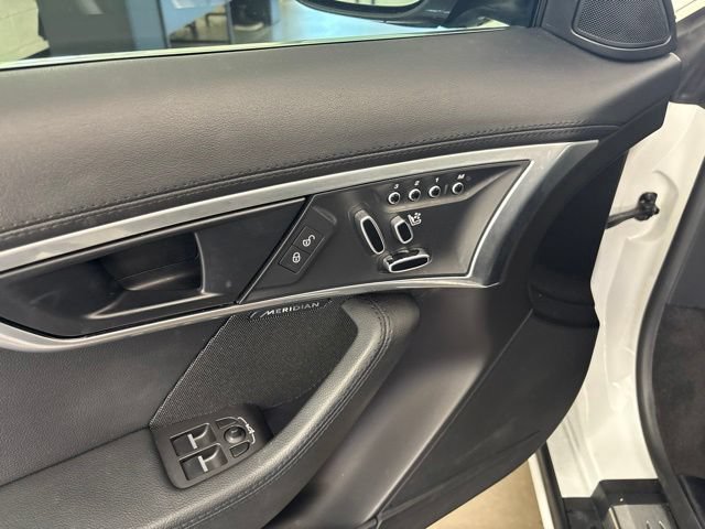 Used 2018 Jaguar F-TYPE Coupe RWD image 9