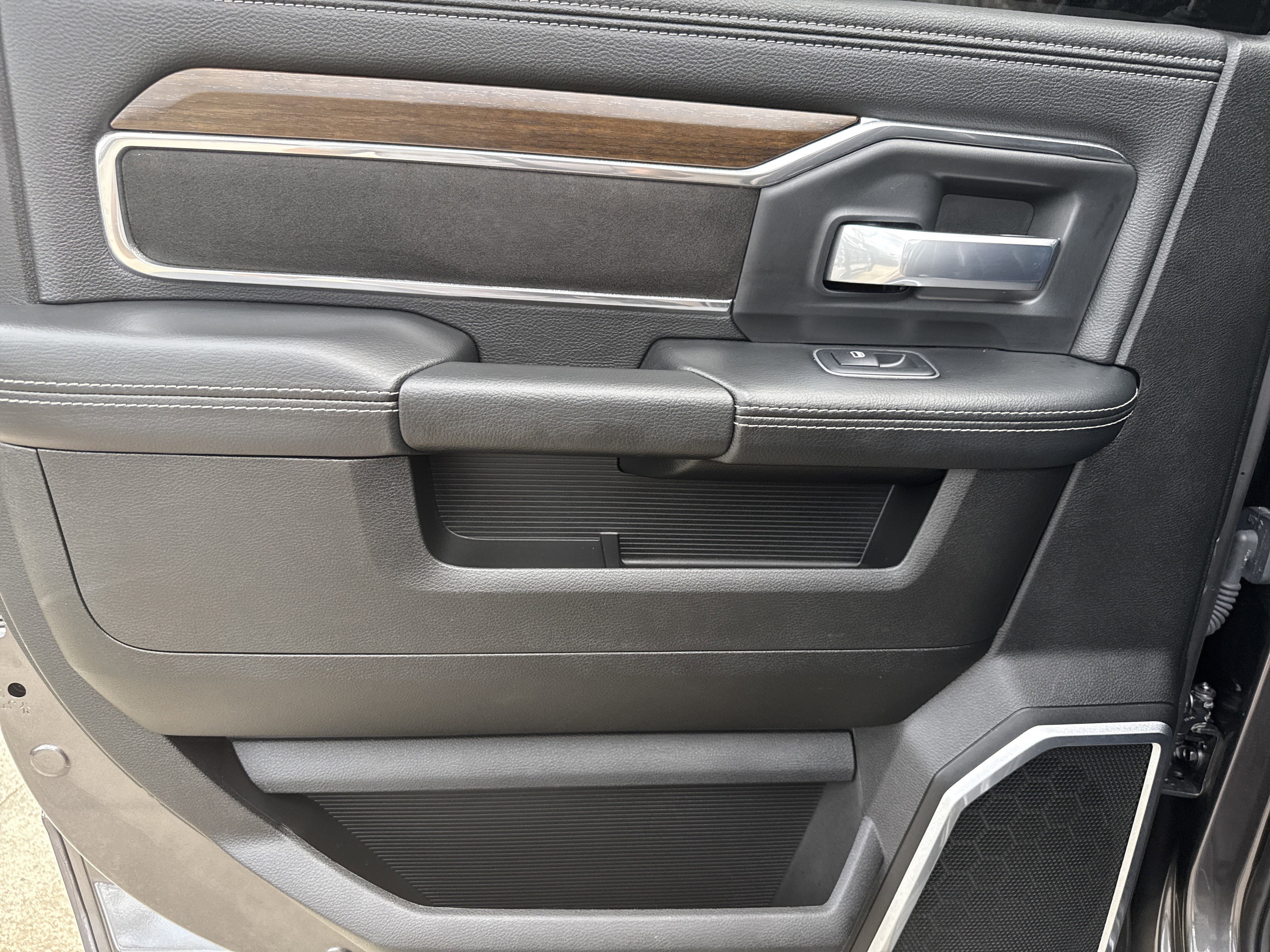 Used 2024 RAM 3500 Laramie w/ Bed Utility Group image 23