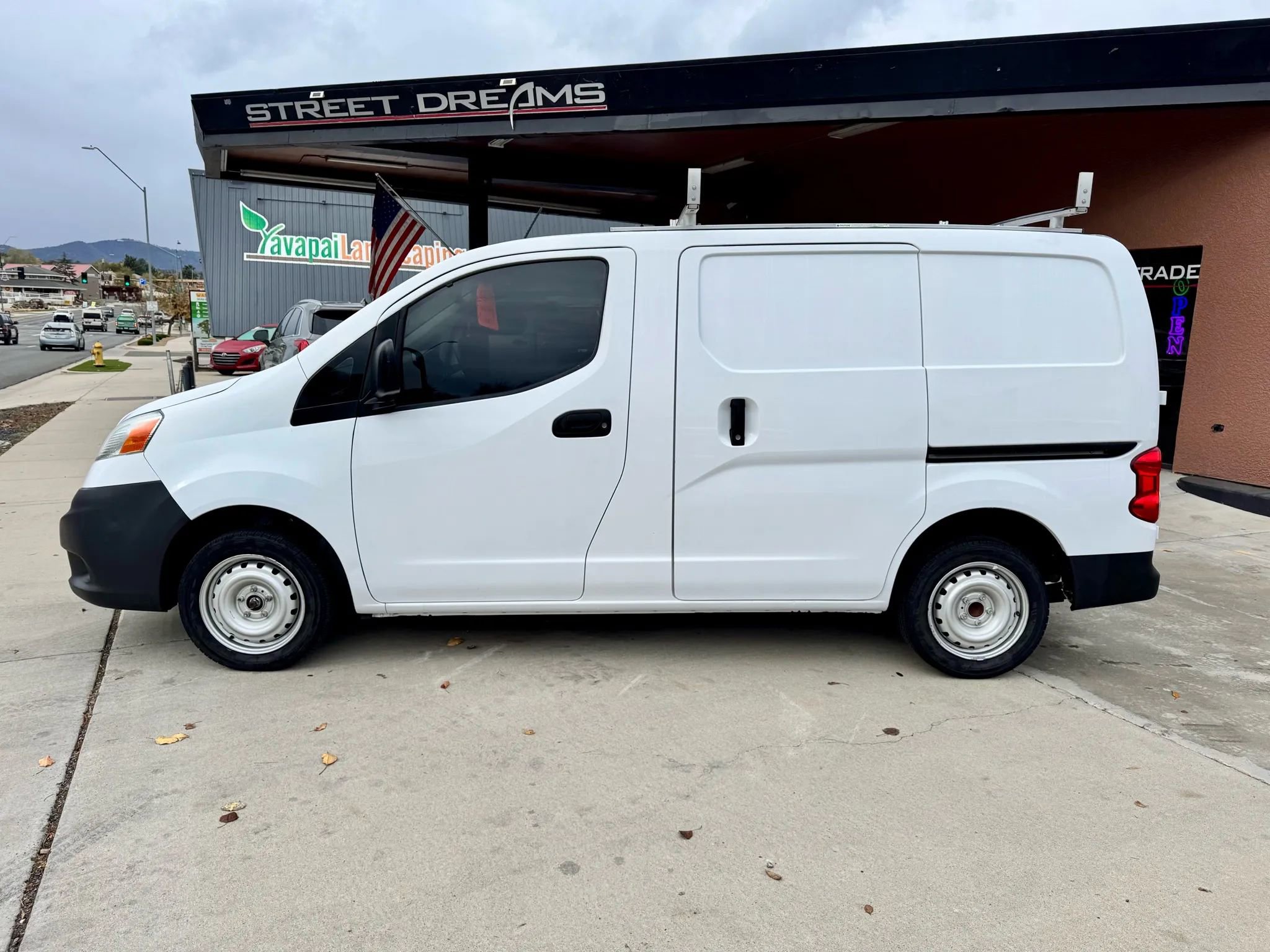 Used 2019 Nissan NV200 S FWD image 1