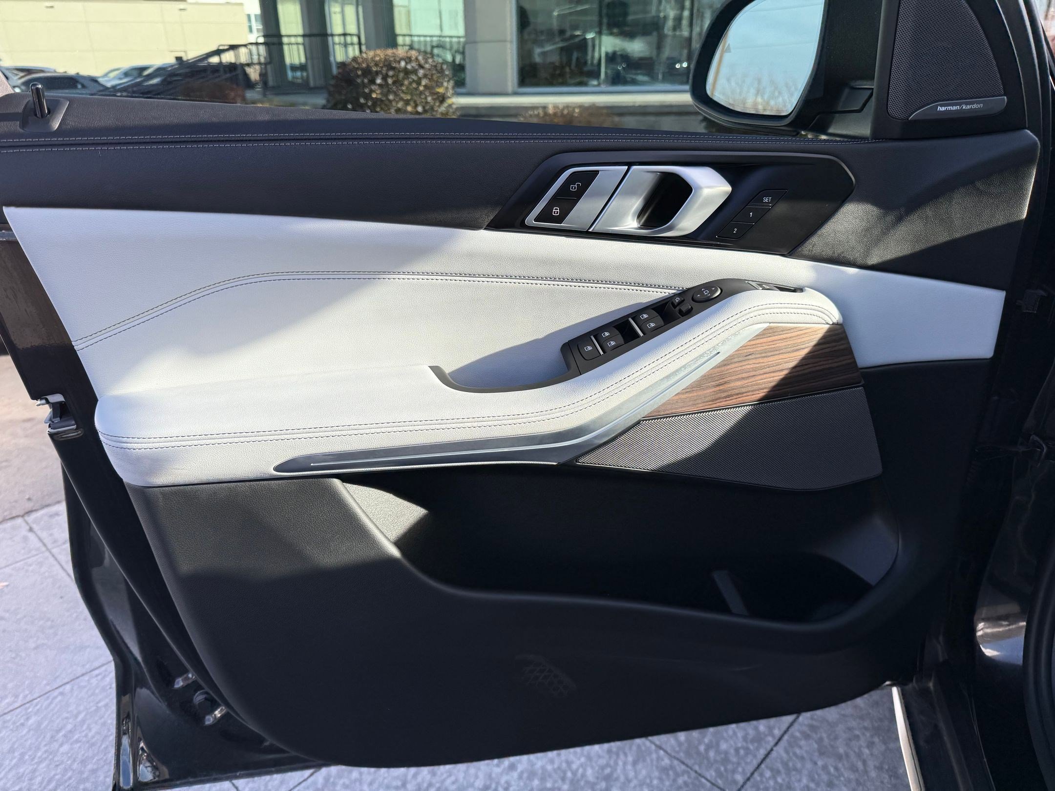 Used 2025 BMW X5 sDrive40i w/ Premium Package image 14