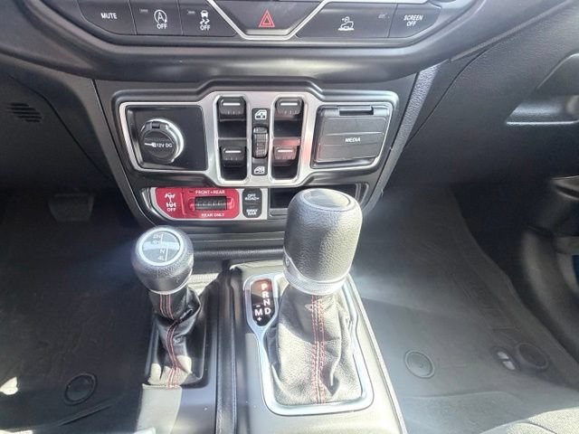 Used 2023 Jeep Gladiator Rubicon w/ Cold Weather Group AWD/4WD image 17