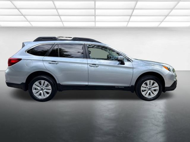 Used 2017 Subaru Outback 2.5i Premium w/ Popular Package #2 AWD/4WD image 6