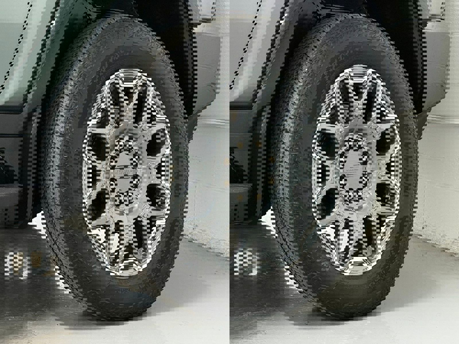 Used 2024 GMC Hummer EV 3X w/ LPO, Cargo Utility Package image 47