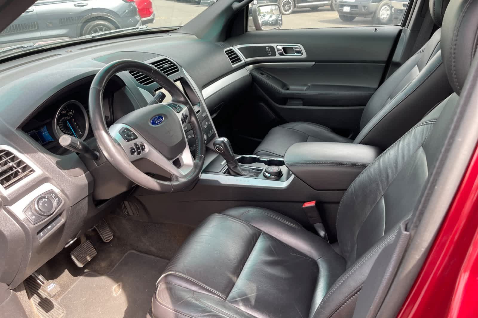 Used 2015 Ford Explorer XLT w/ Equipment Group 202A AWD/4WD image 9