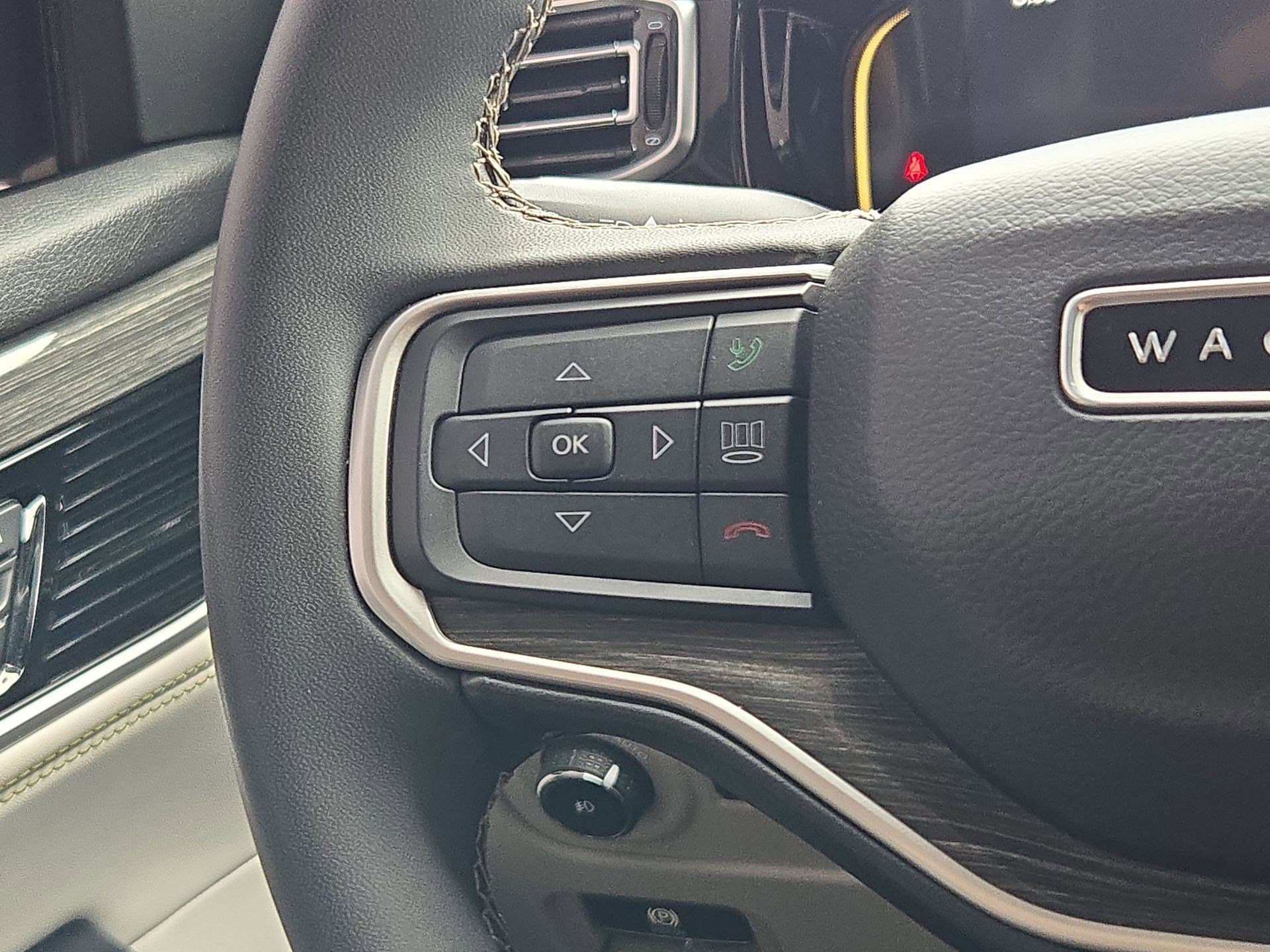 Used 2022 Jeep Wagoneer Series III w/ Rear Seat Video Group 1 AWD/4WD image 17