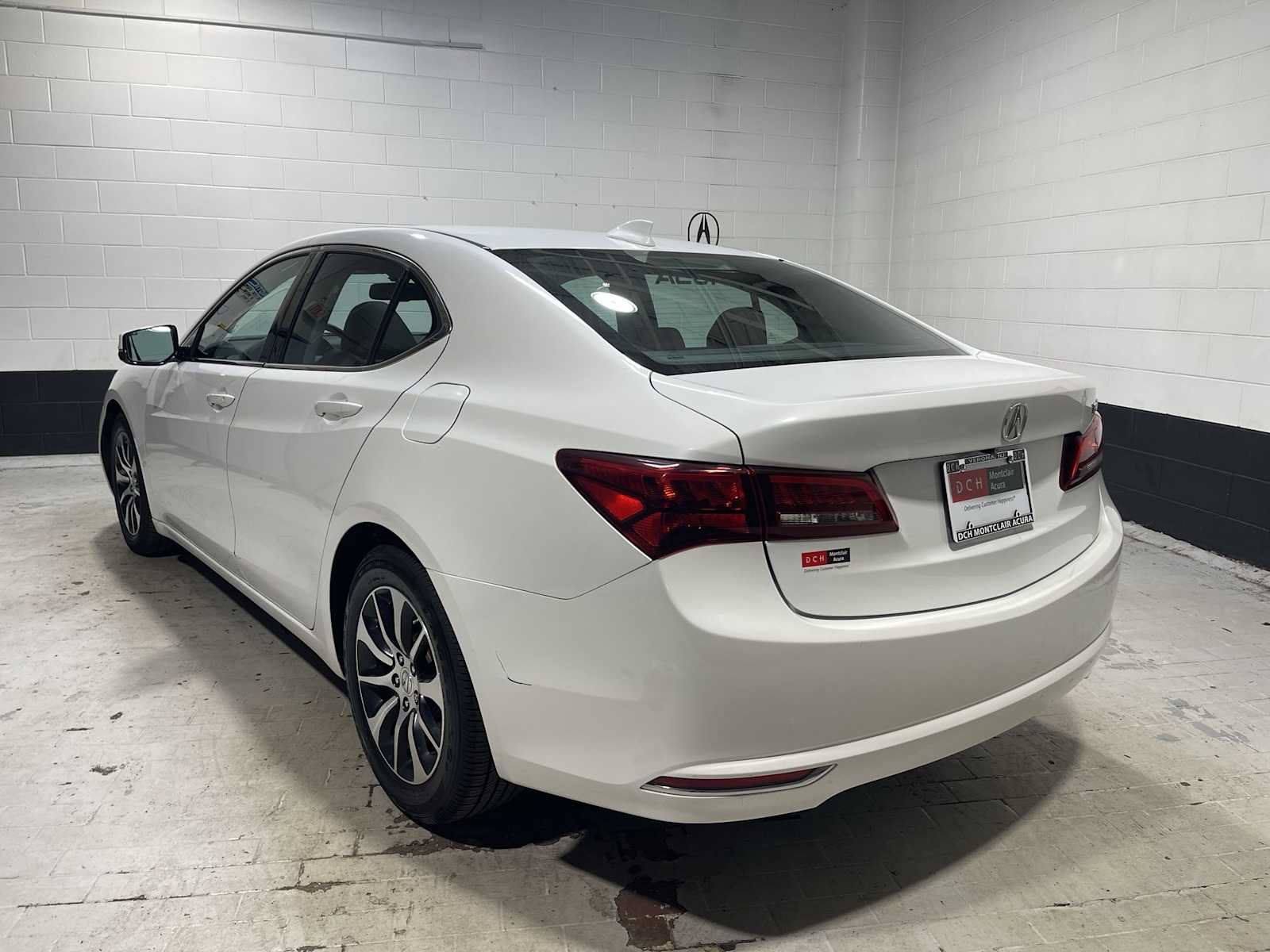 Used 2016 Acura TLX FWD image 4