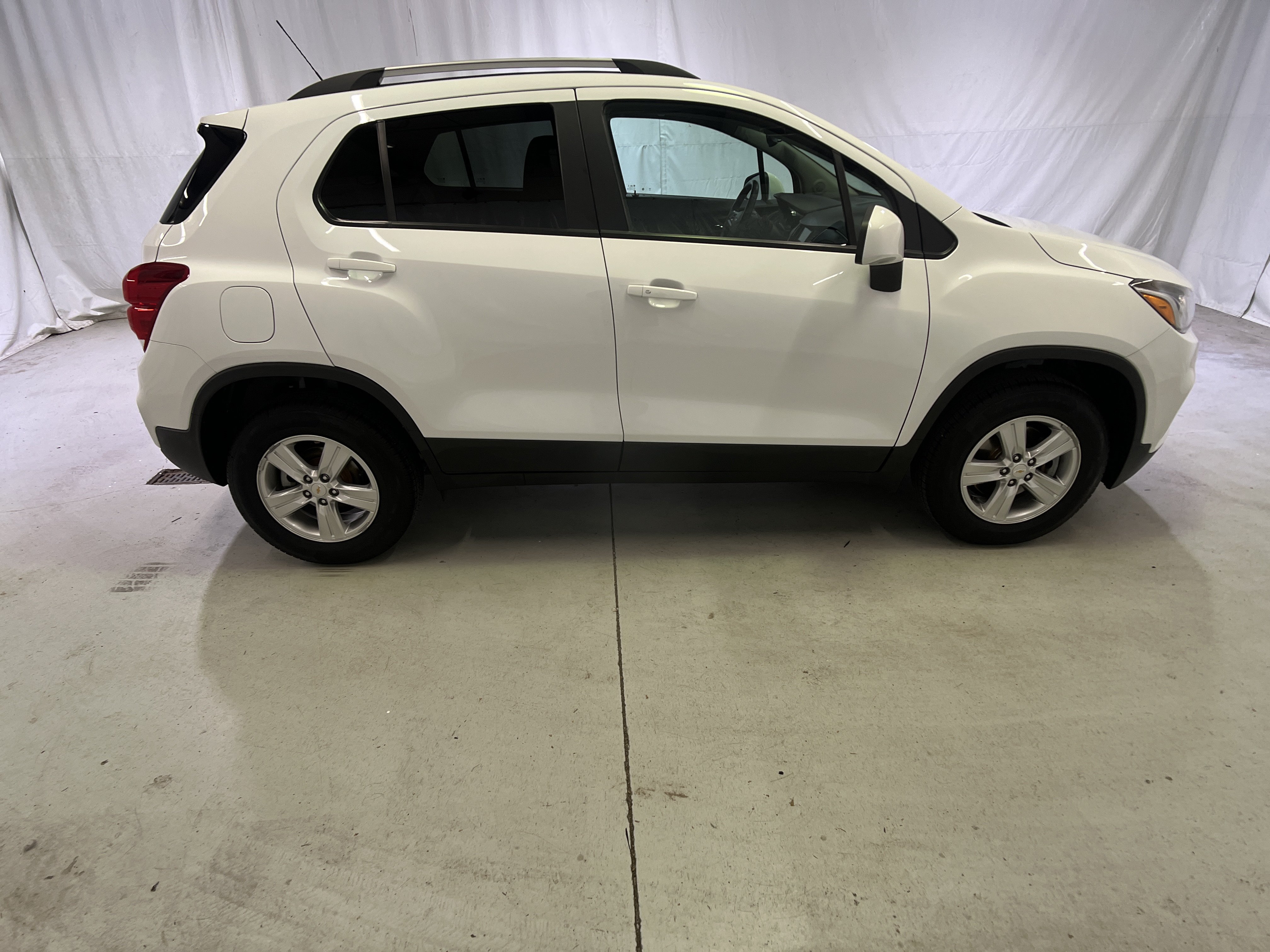 Certified 2021 Chevrolet Trax LT w/ LT Convenience Package AWD/4WD image 12