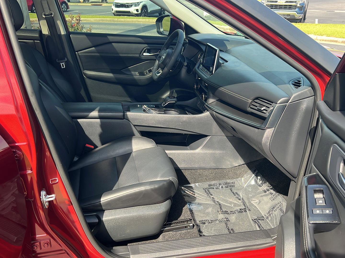 Used 2024 Nissan Rogue SV w/ SV Premium Package image 13