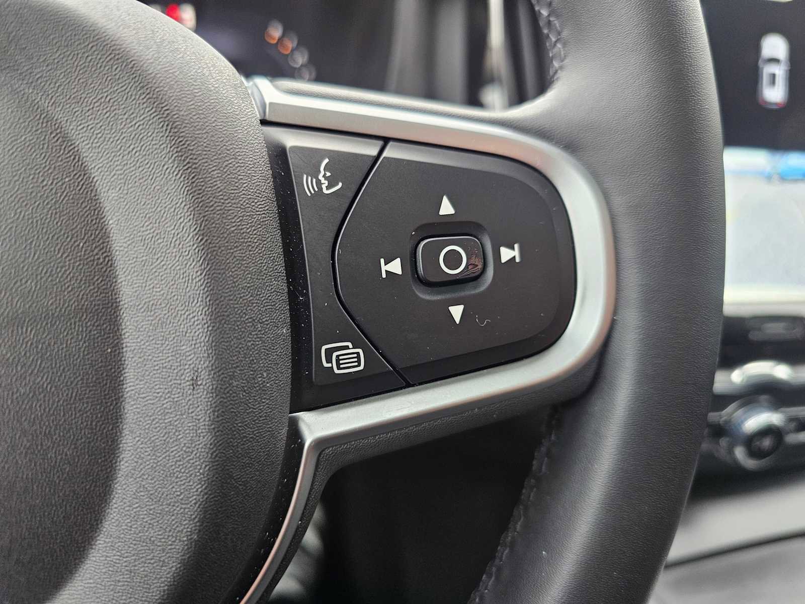 Certified 2025 Volvo XC60 B5 Core w/ Protection Package Premier image 34