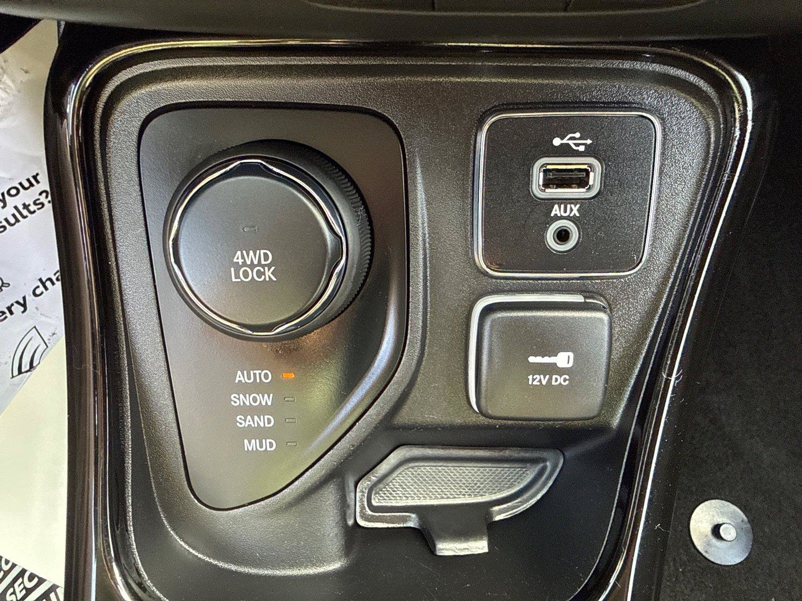 Used 2018 Jeep Compass Limited w/ Navigation Group AWD/4WD image 21