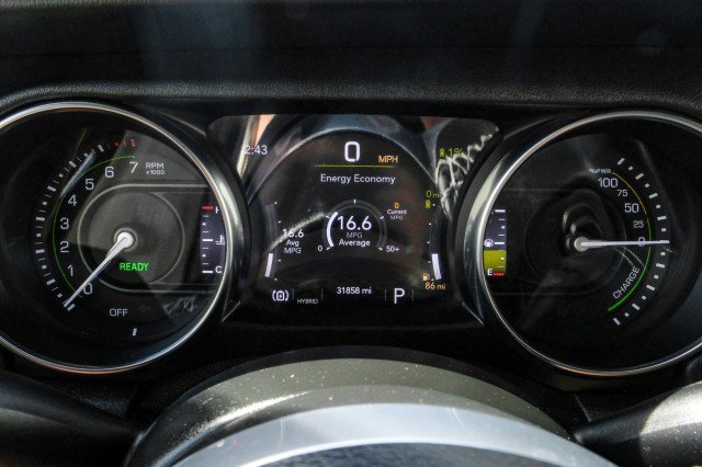 Used 2021 Jeep Wrangler Unlimited Sahara w/ Cold Weather Group AWD/4WD image 19