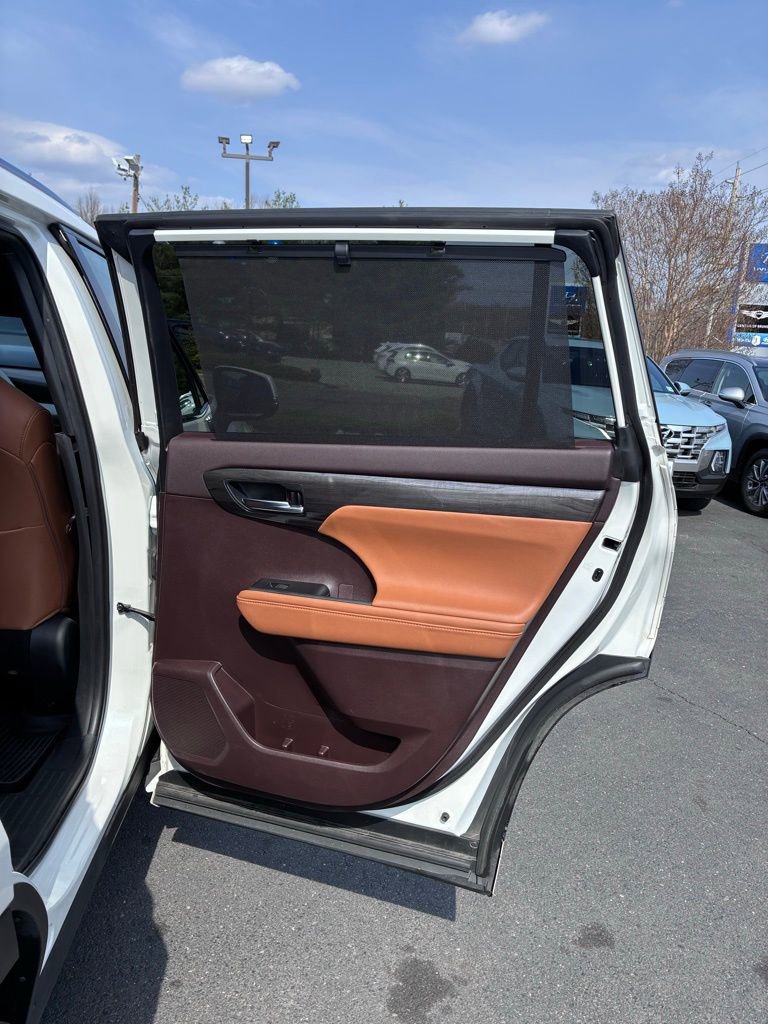 Used 2020 Toyota Highlander Platinum AWD/4WD image 52