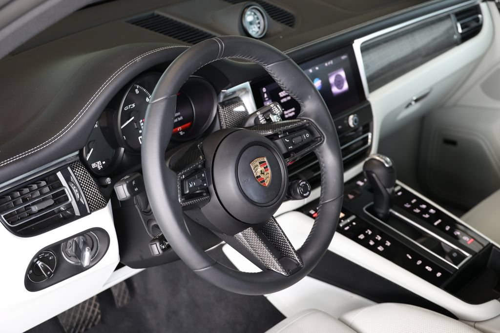 Certified 2025 Porsche Macan GTS AWD/4WD image 4