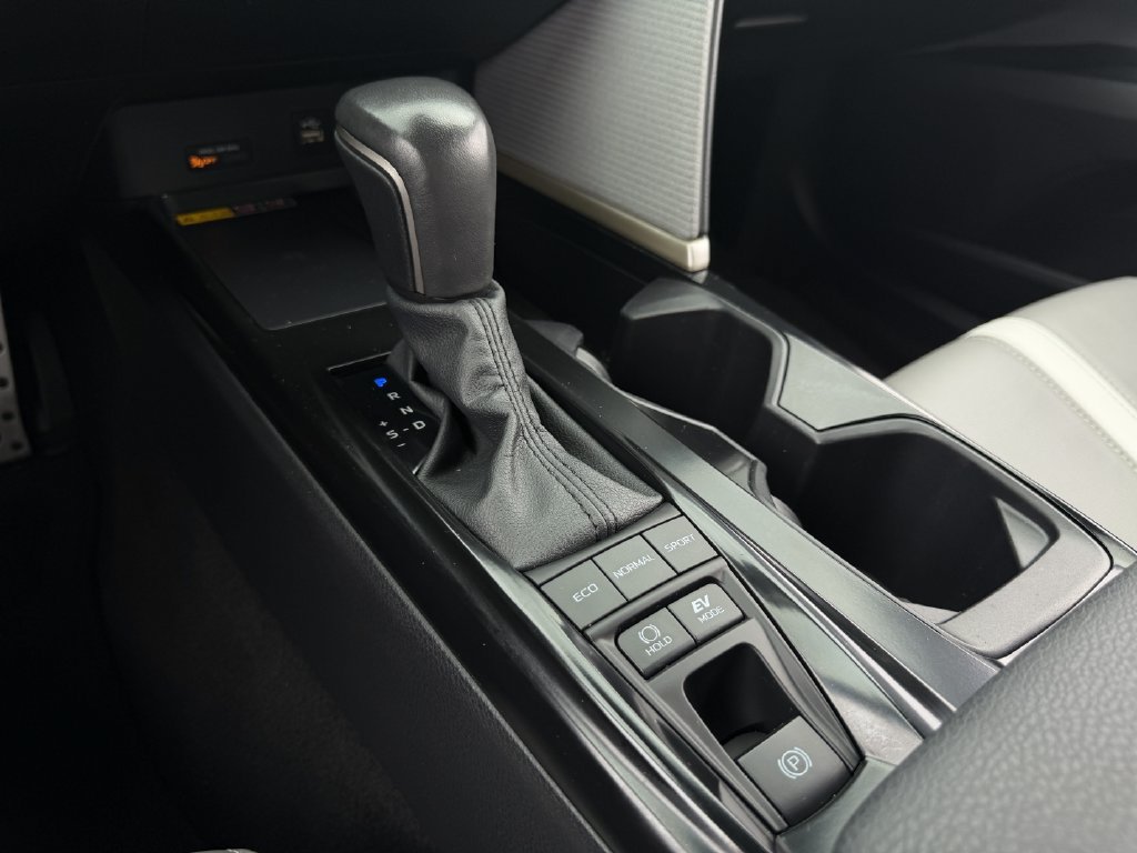 Used 2025 Toyota Camry SE w/ Convenience Package FWD image 21