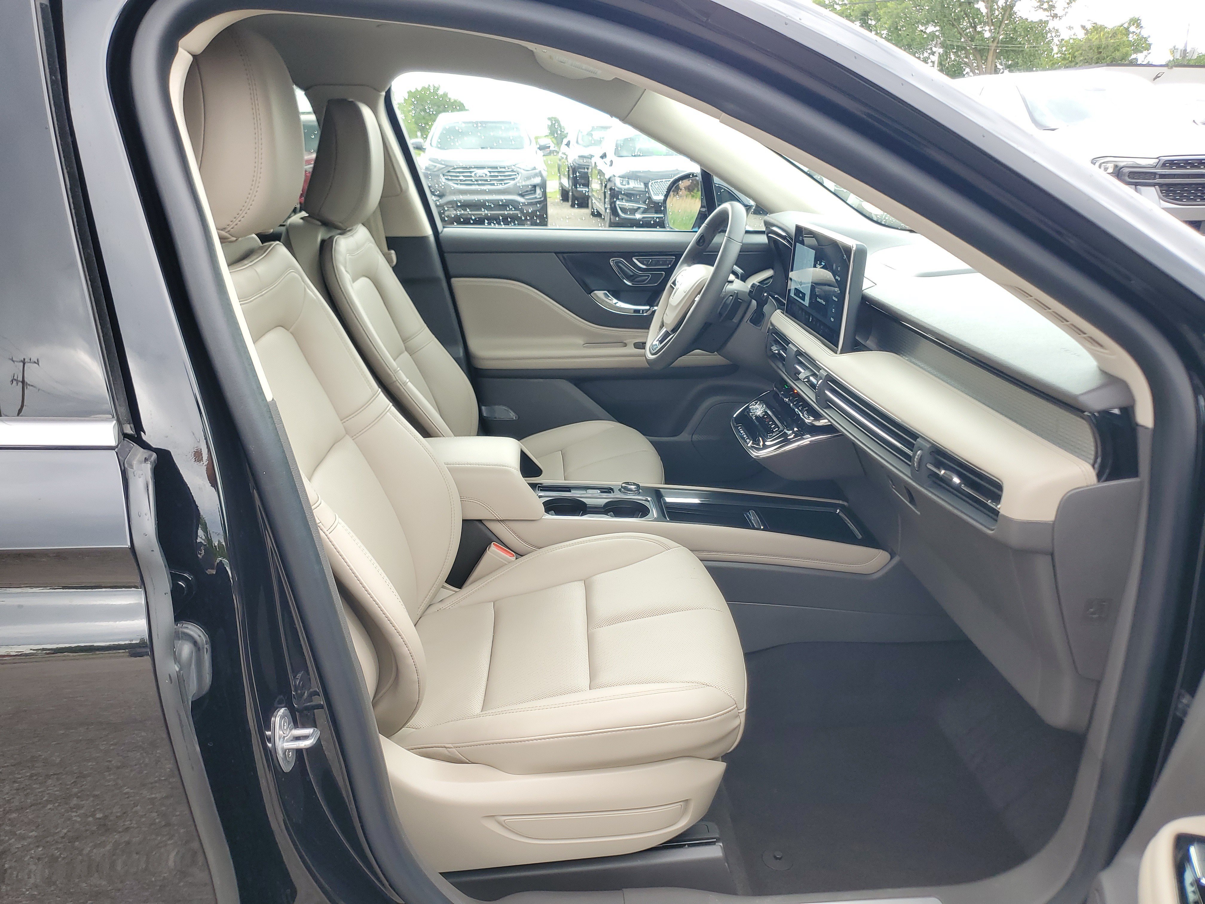 Certified 2024 Lincoln Corsair AWD w/ Equipment Group 101A image 9