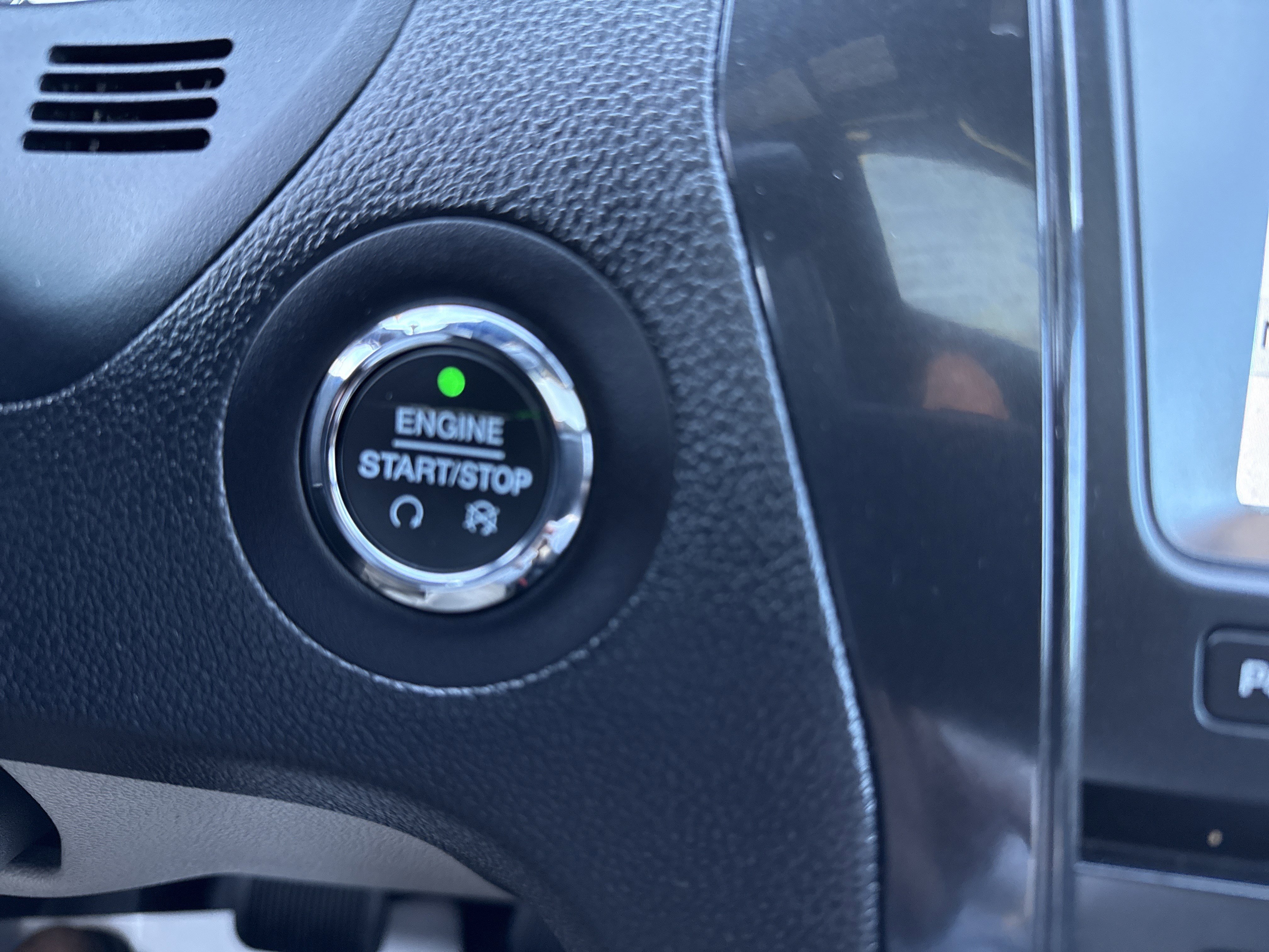 Used 2018 Ford Explorer XLT w/ Equipment Group 202A image 23