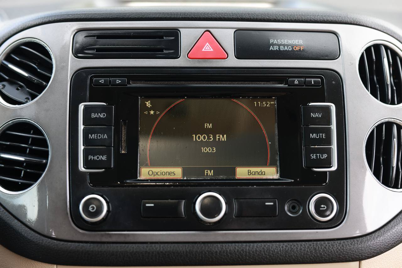 Used 2011 Volkswagen Tiguan SE FWD image 34