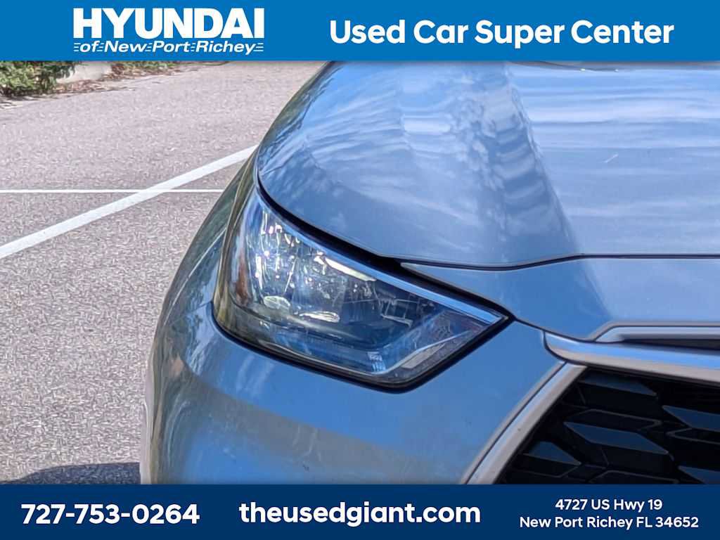 Used 2020 Toyota Highlander XLE FWD image 9