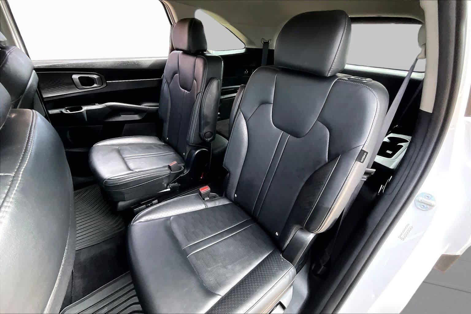 Certified 2025 Kia Sorento EX w/ Panoramic Sunroof Package FWD image 21