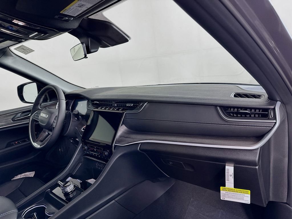 New 2025 Jeep Grand Cherokee L Limited w/ Black Appearance Package image 37