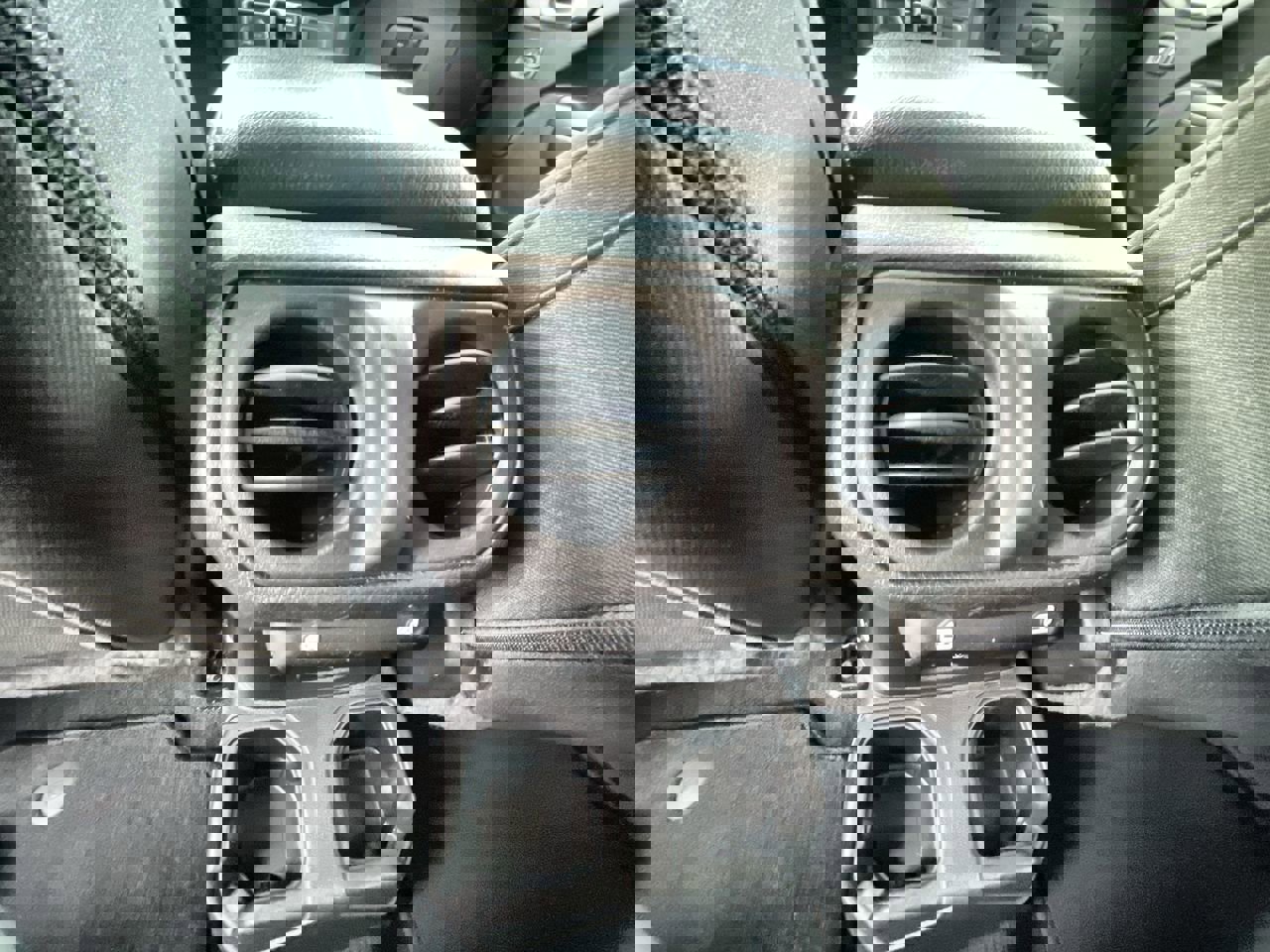 Used 2023 Jeep Gladiator Sport image 21