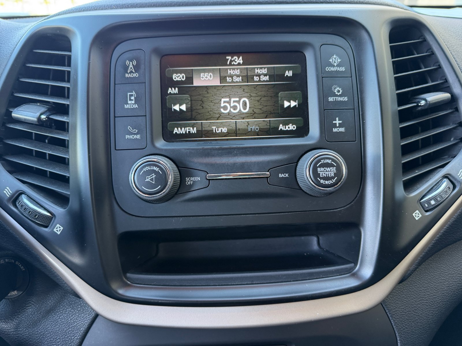 Used 2016 Jeep Cherokee Sport FWD image 28