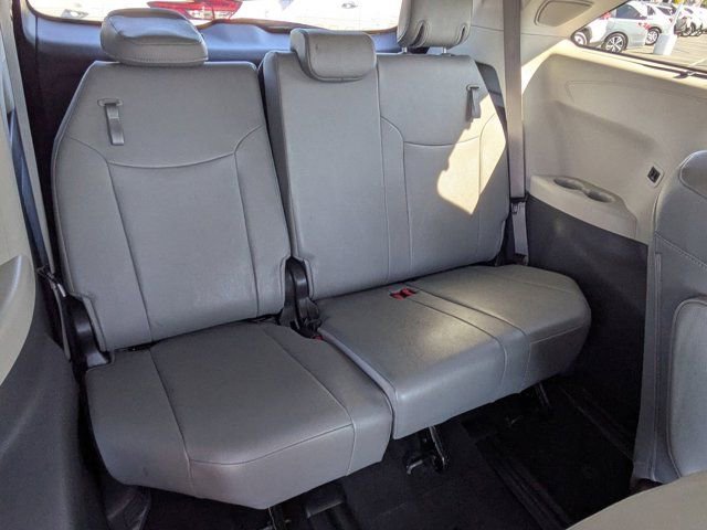 Used 2022 Toyota Sienna Limited image 8