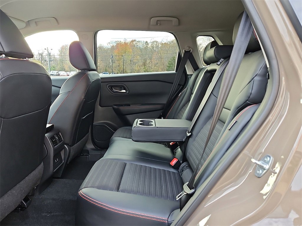 Certified 2025 Nissan Rogue SV image 12