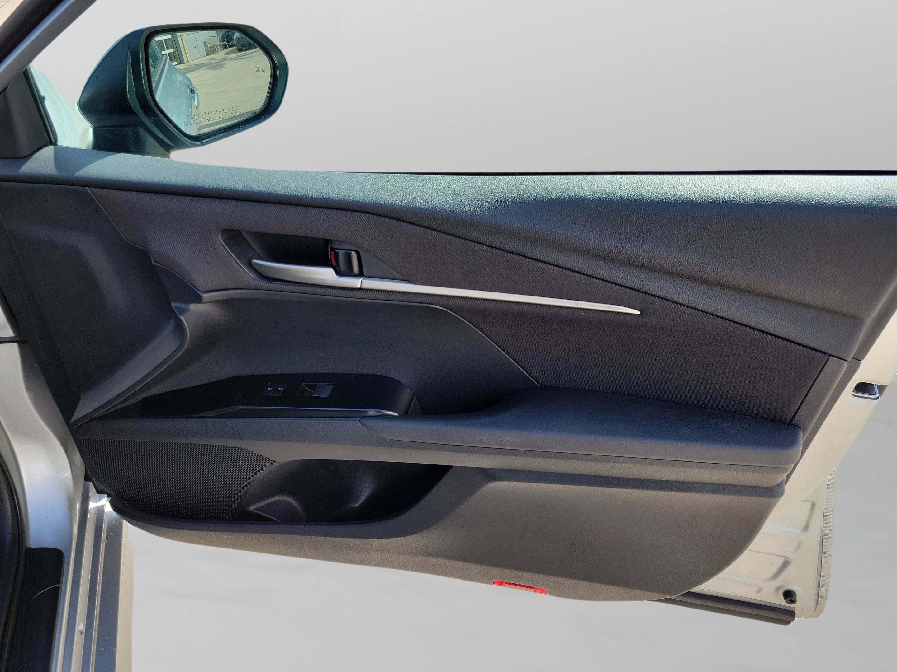 Used 2025 Toyota Camry LE FWD image 9