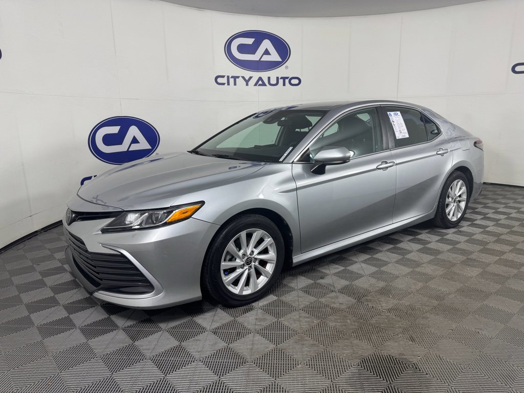 Used 2021 Toyota Camry LE image 7