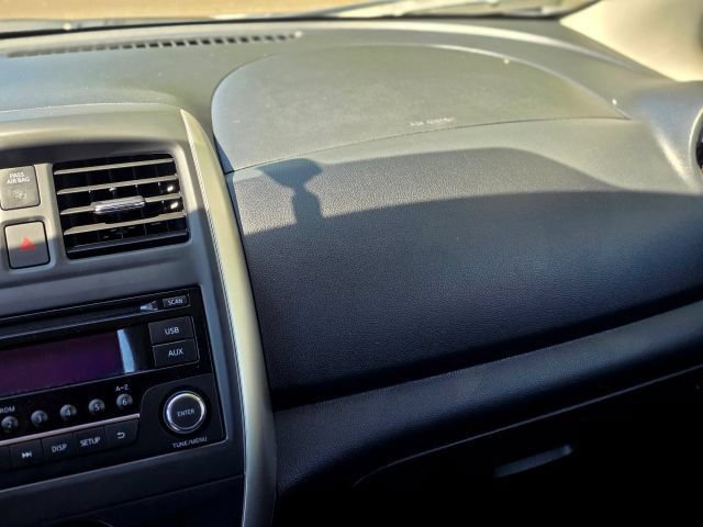 Used 2015 Nissan Versa SV FWD image 31
