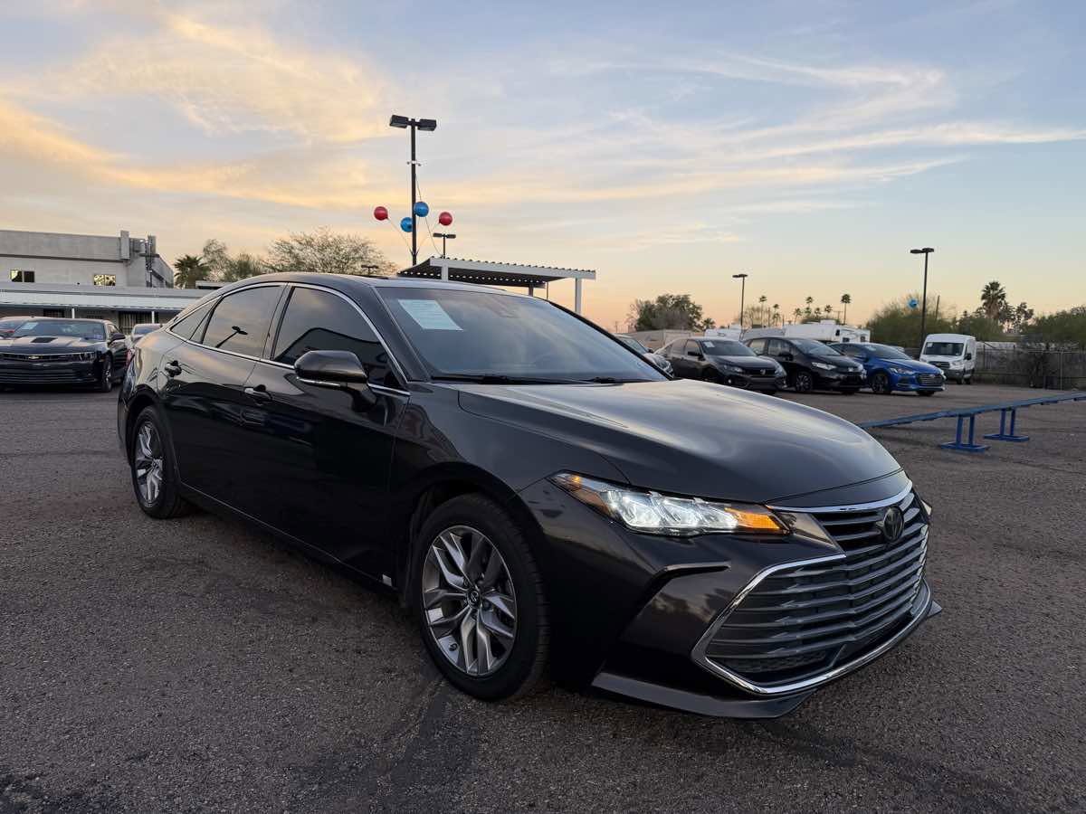 Used 2019 Toyota Avalon XLE w/ Moonroof Package FWD image 3