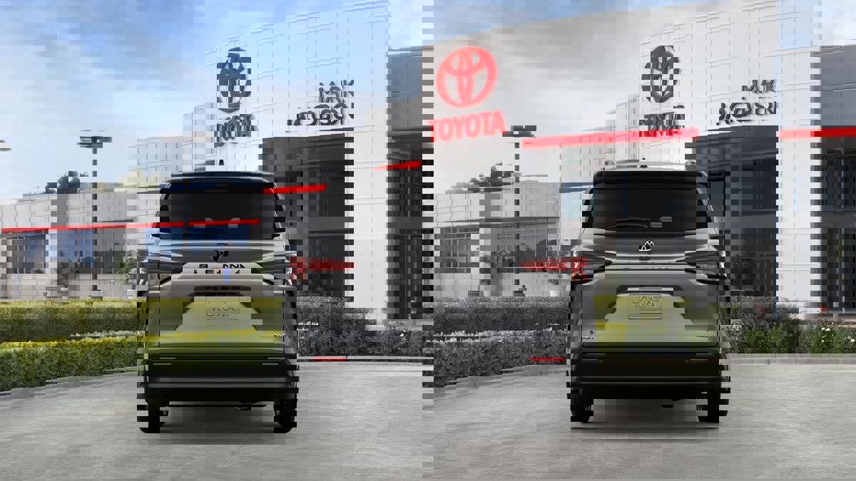 New 2026 Toyota Sienna XLE image 8