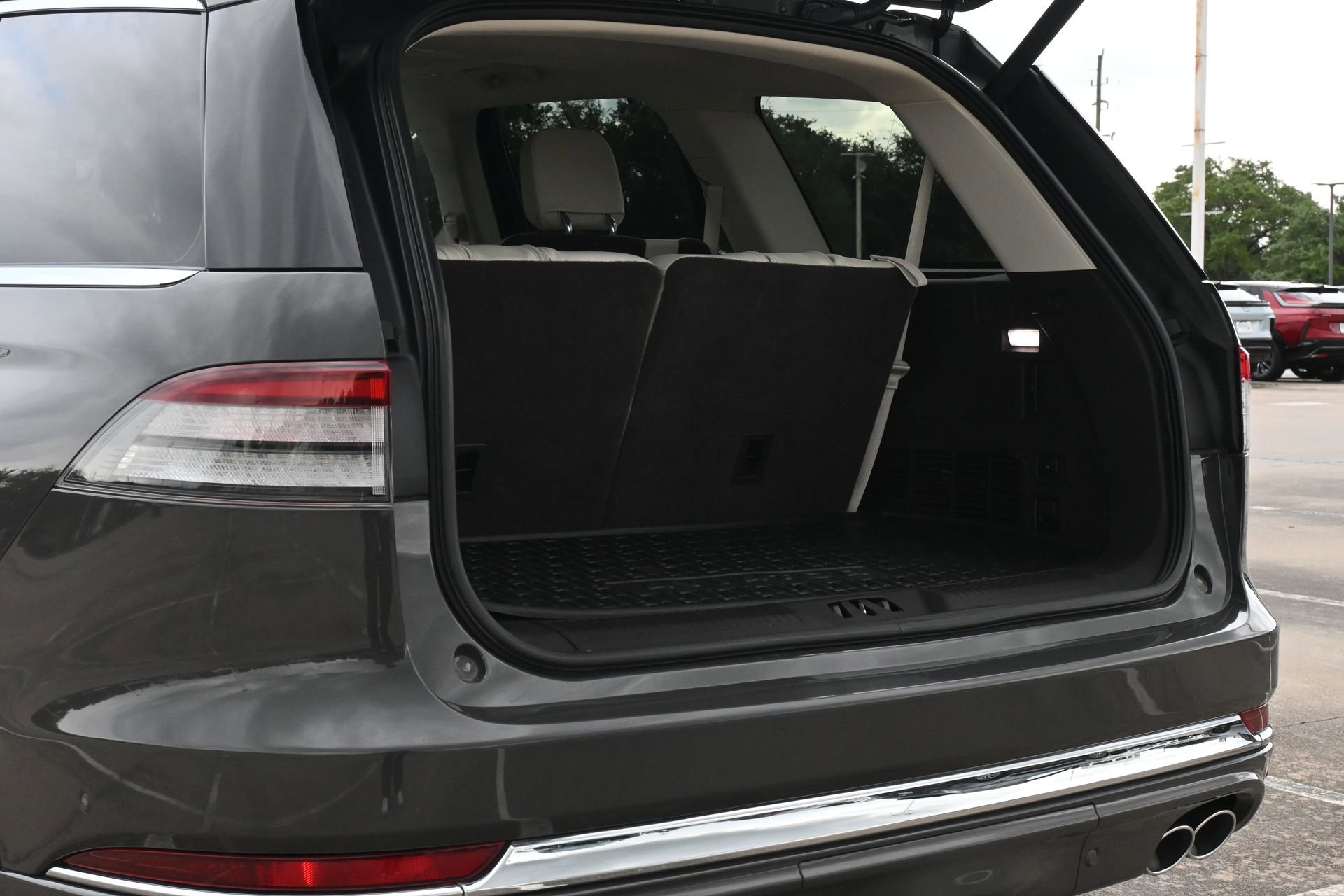 Used 2022 Lincoln Aviator Black Label w/ Class IV Trailer Tow Package AWD/4WD image 21