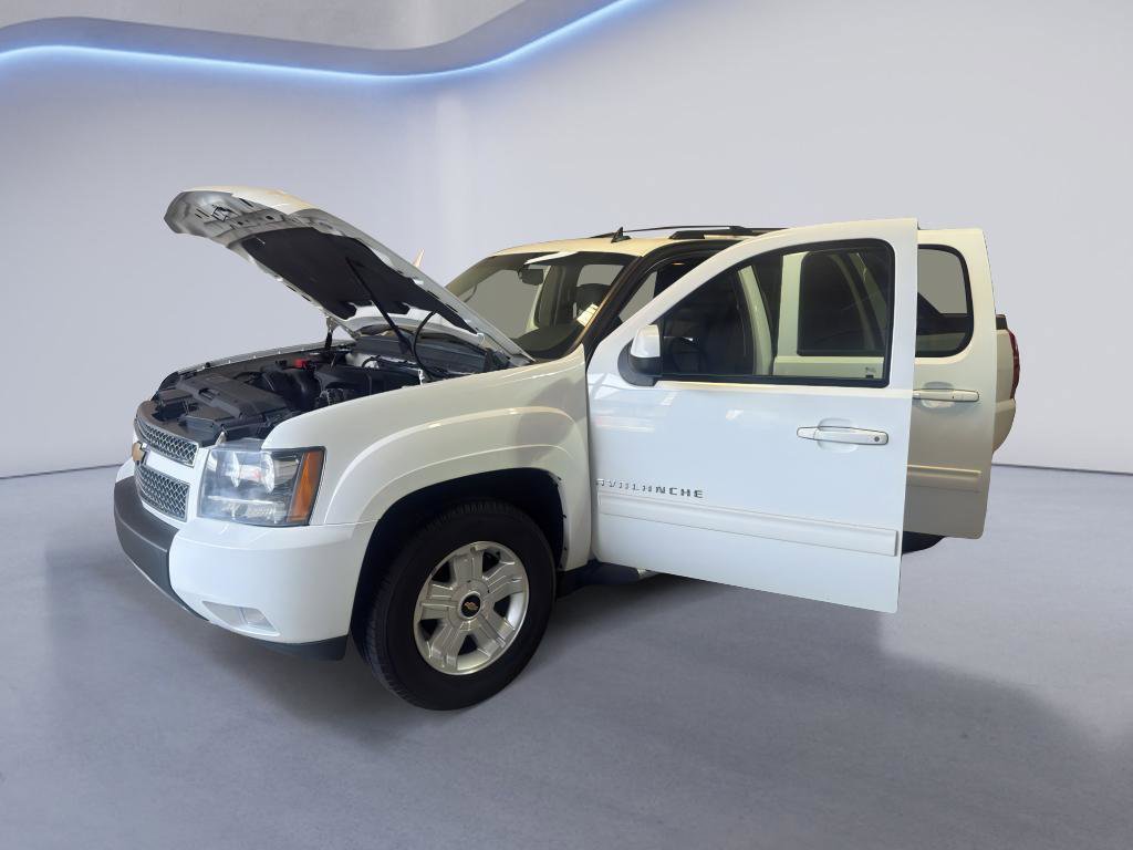 Used 2011 Chevrolet Avalanche LT w/ Luxury Package image 9