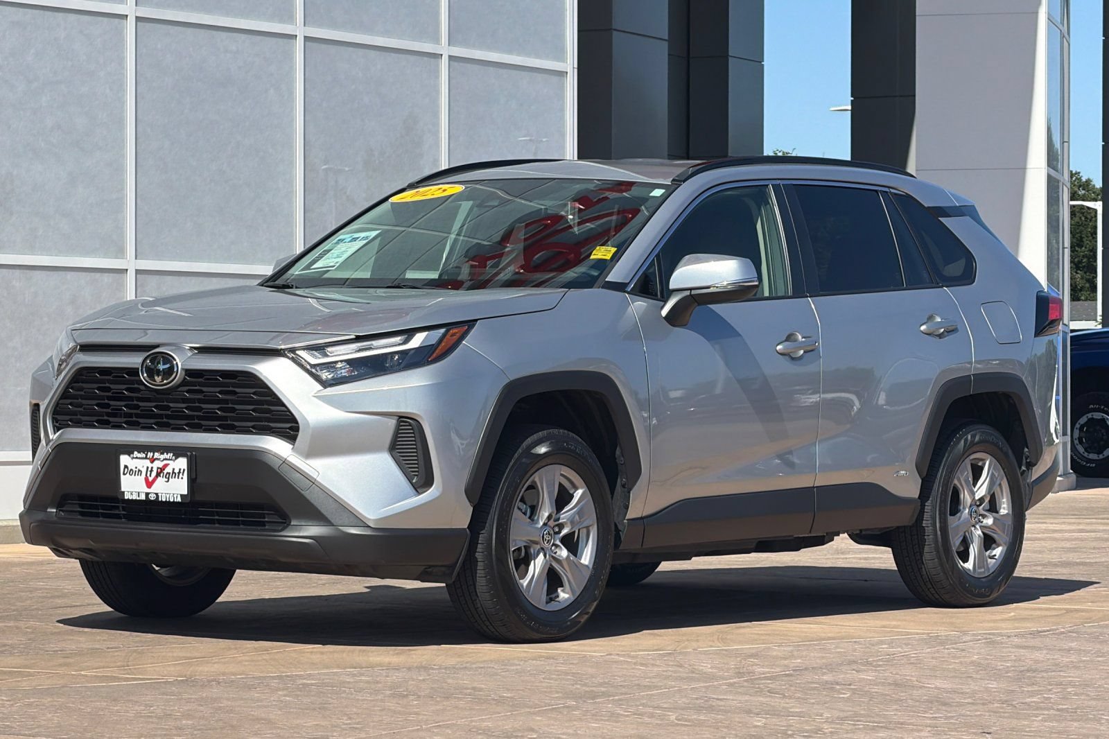 Used 2025 Toyota RAV4 XLE AWD/4WD image 8