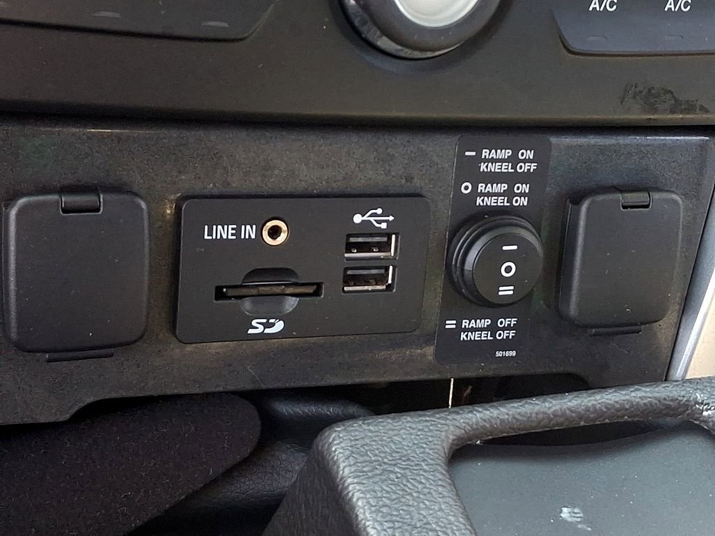 Used 2015 Ford Explorer XLT w/ Equipment Group 202B image 22