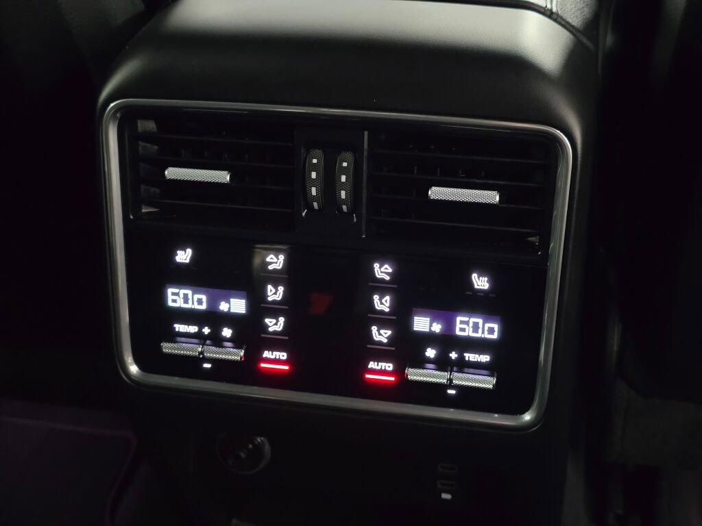 Certified 2023 Porsche Cayenne Platinum Edition AWD/4WD image 25
