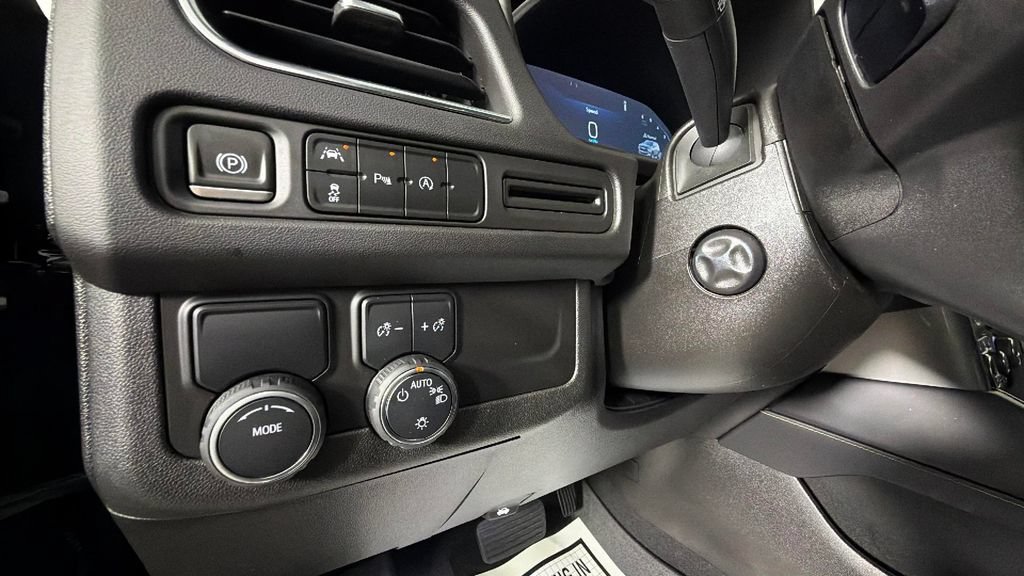 Used 2023 Chevrolet Suburban Premier RWD image 20