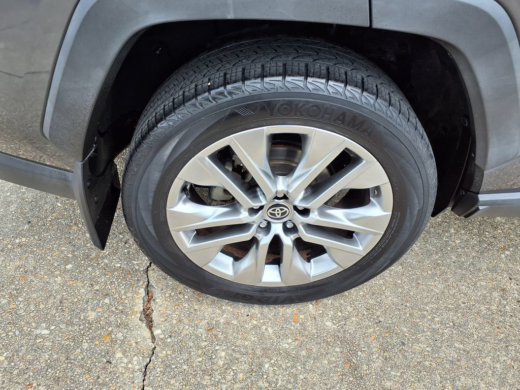 Used 2020 Toyota RAV4 Limited FWD image 6