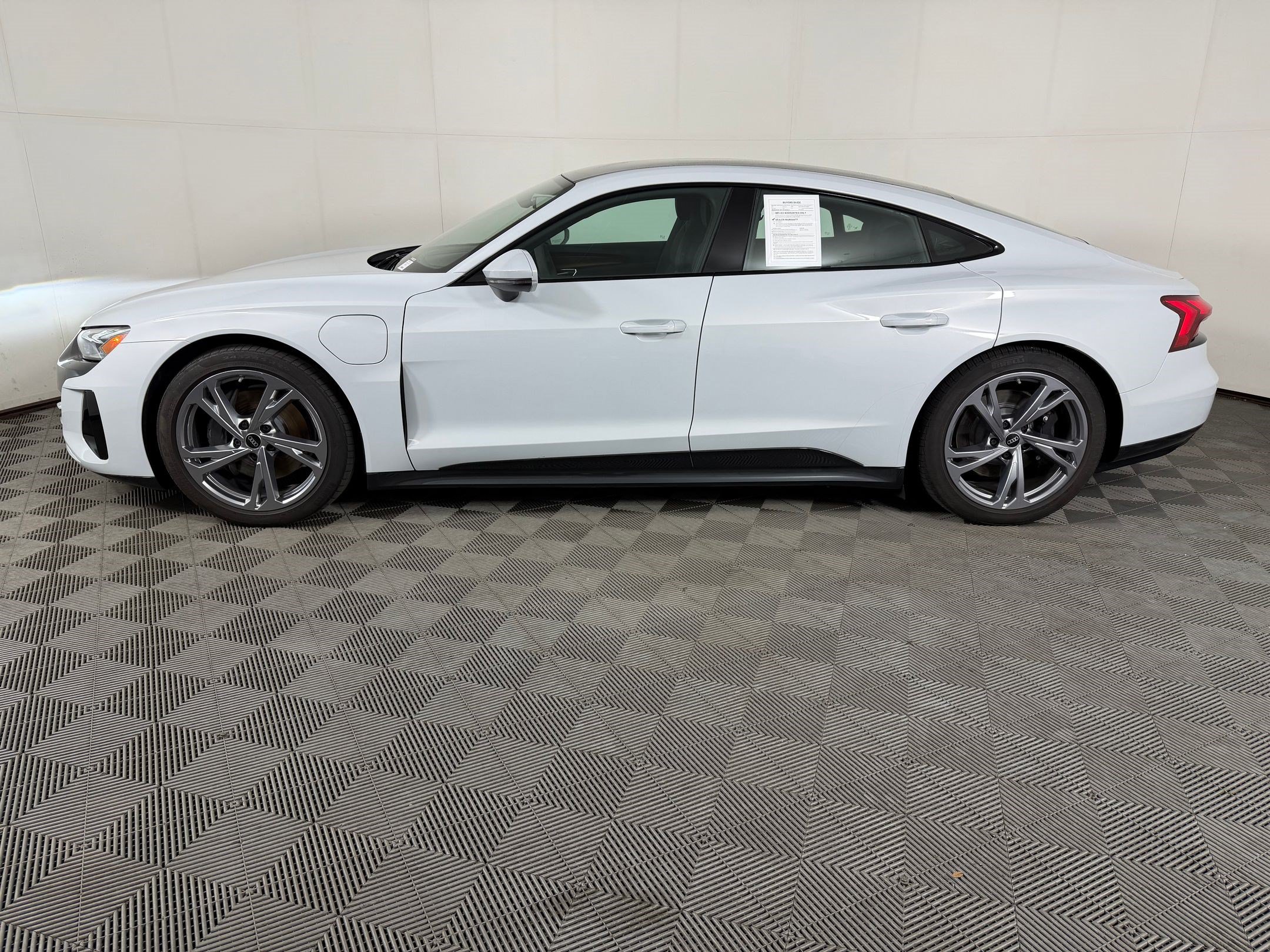 Used 2023 Audi e-tron GT Premium Plus AWD/4WD image 2