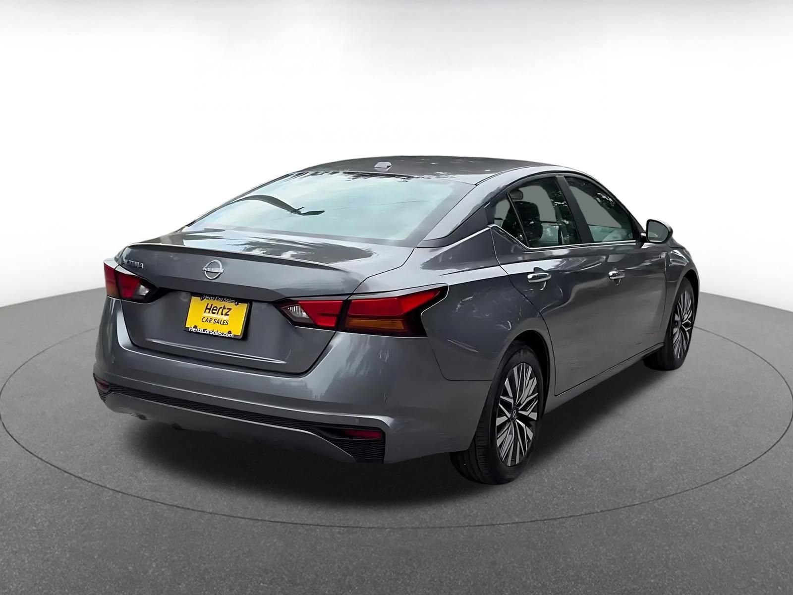 Used 2025 Nissan Altima 2.5 SV FWD image 11