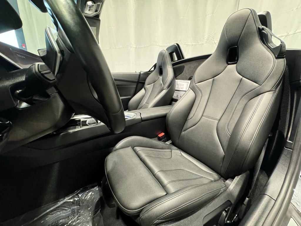 Used 2025 BMW Z4 sDrive30i w/ Premium Package image 19