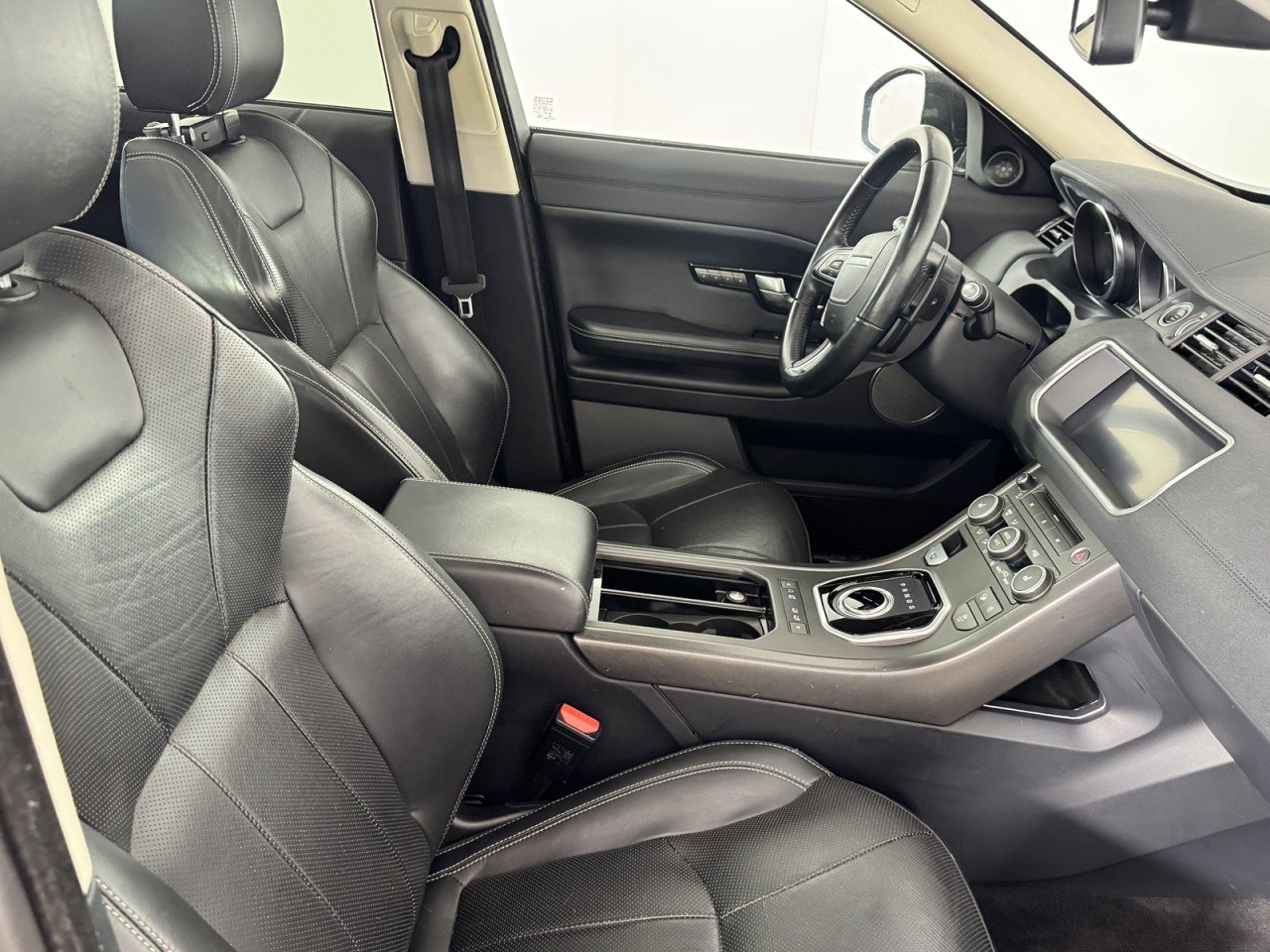 Used 2019 Land Rover Range Rover Evoque HSE AWD/4WD image 10