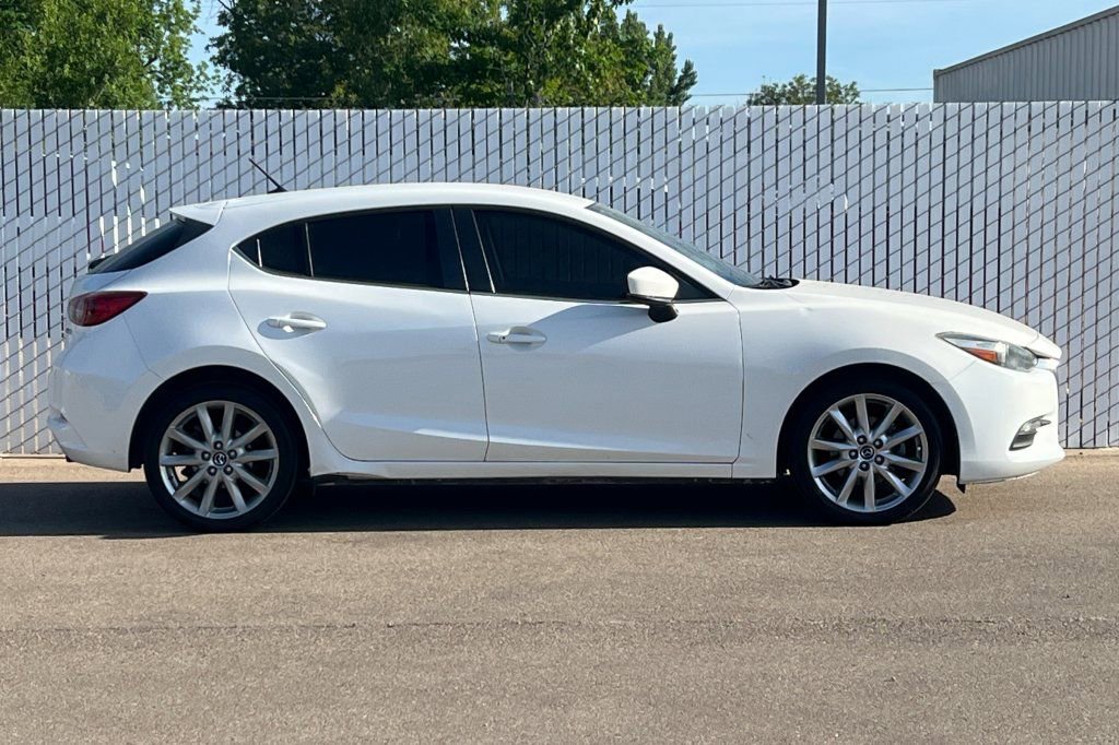 Used 2017 MAZDA MAZDA3 Touring FWD image 3